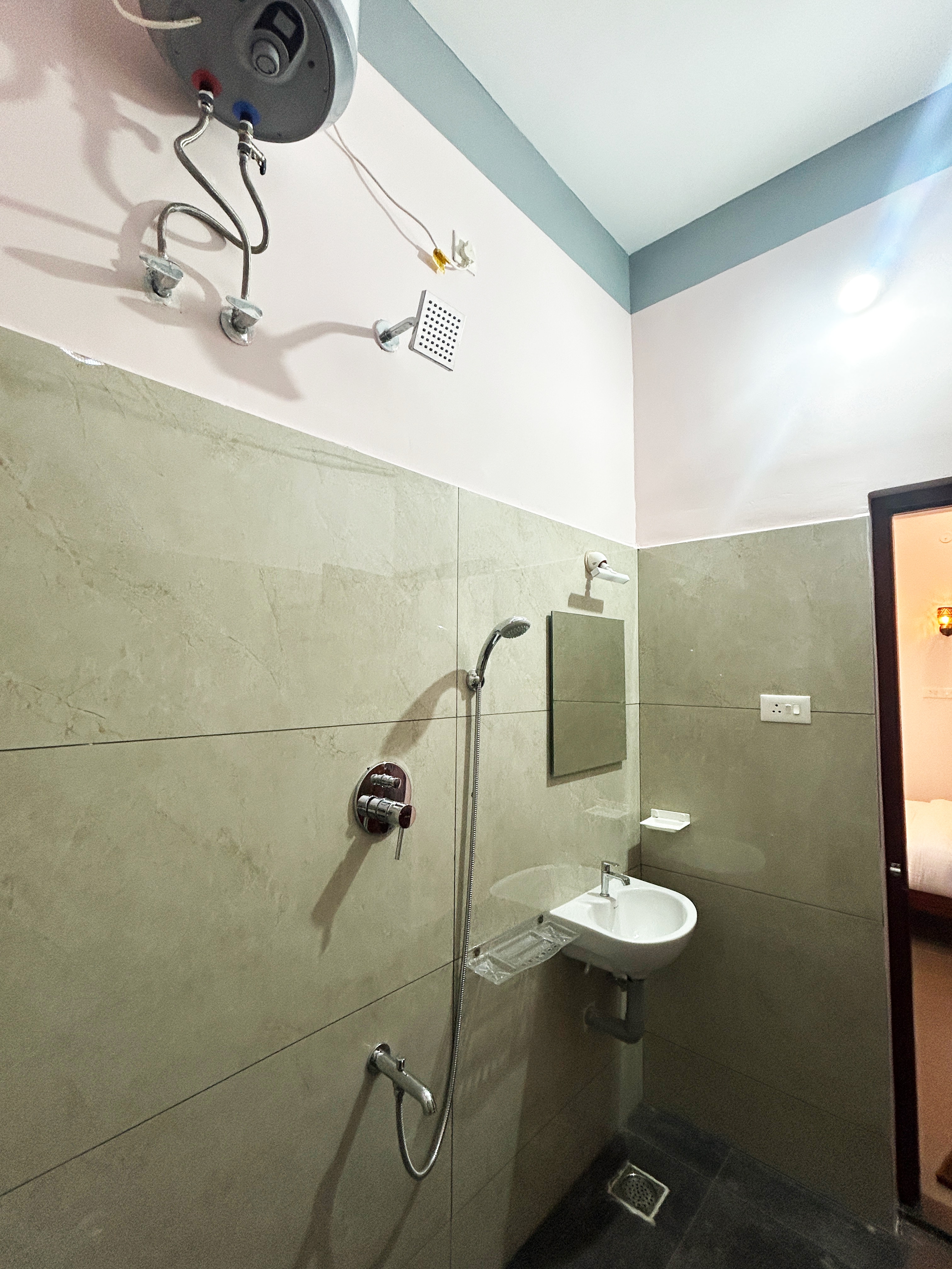 Asoka White Town Homestay - Tap to explore photos