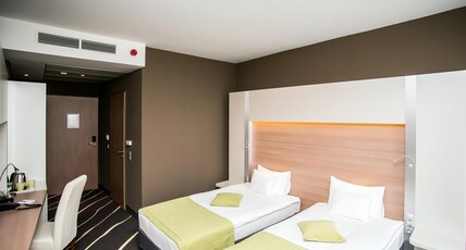 Best Western Plus Lakeside Hotel Room Type - 2 Single Beds, Non-Smoking, Quiet Location, Soundproof, Sofa Chair, Desk With Chair, Coffee And Tea Best Western Plus Lakeside Hotel Room Type - 2 Single Beds, Non-Smoking, Quiet Location, Soundproof, Sofa Chair, Desk With Chair, Coffee And Tea