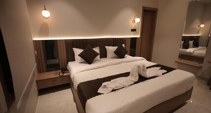 Umang palace Room Type - DELUXE ROOM WITH HILL VIEWS
