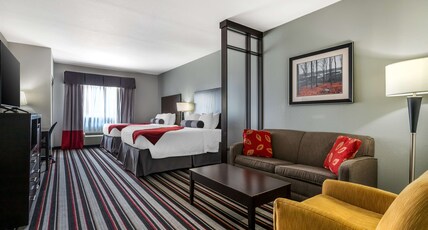Best Western Plus Coweta's 1st Hotel Room Type - Suite-2 Queen Beds, Mobility Accessible, Bathtub, Non-Smoking, Full Breakfast