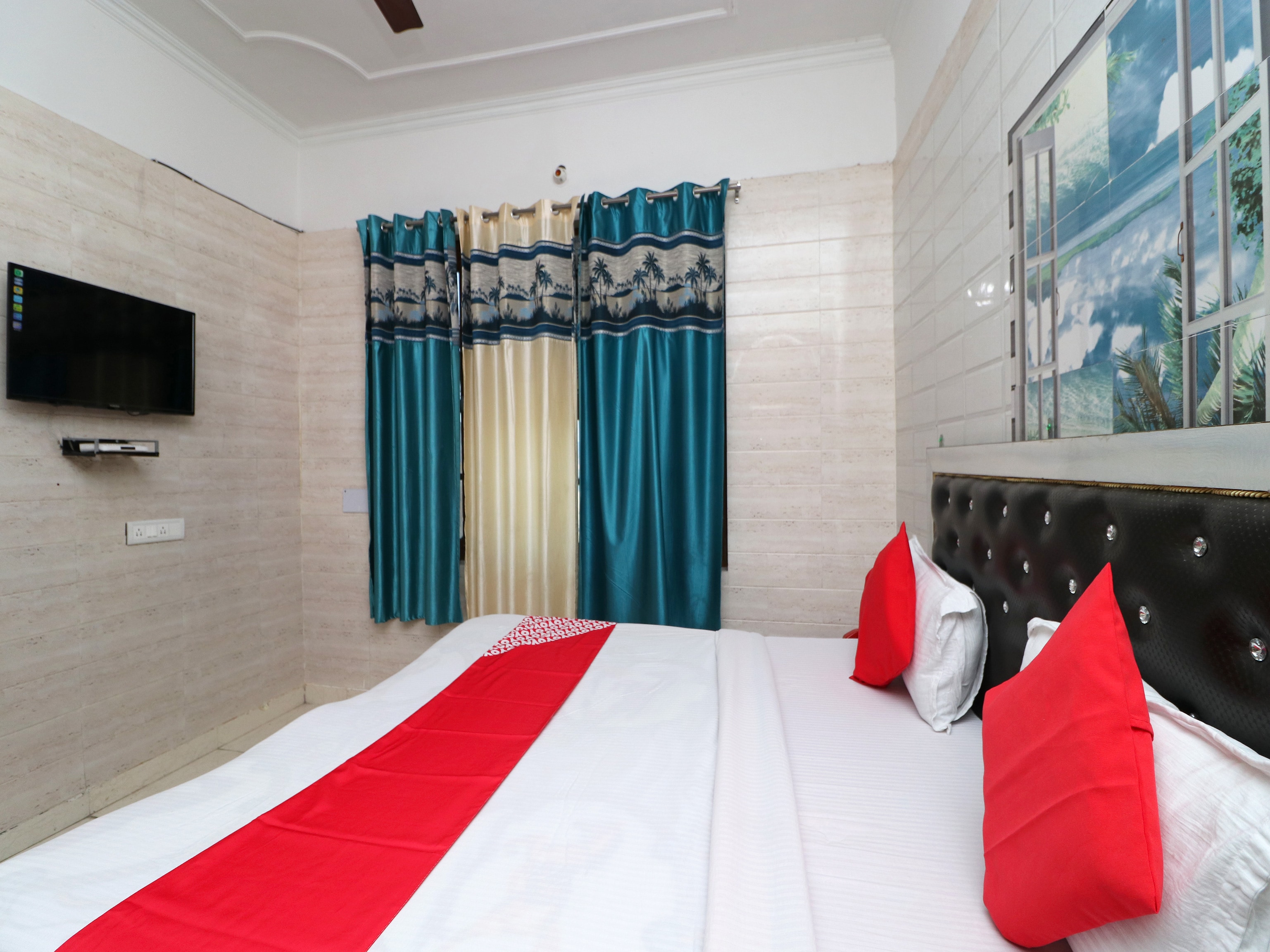 hotel parth - Tap to explore photos