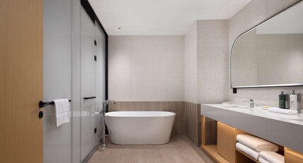 Hilton Garden Inn Rizhao High-Tech Zone Room Type - KING DELUXE SUITE