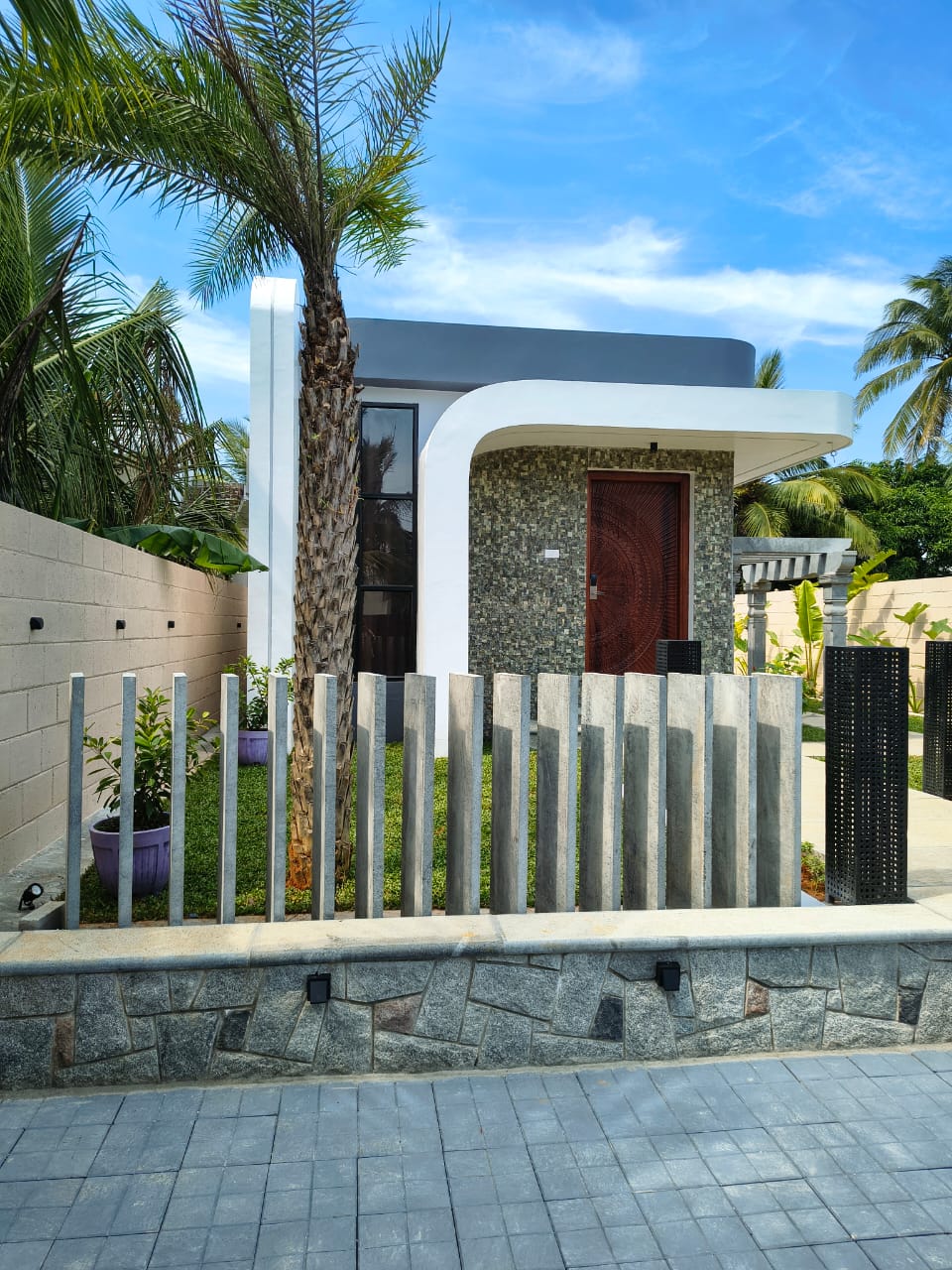 Royal Palm Beach Villa - Tap to explore photos