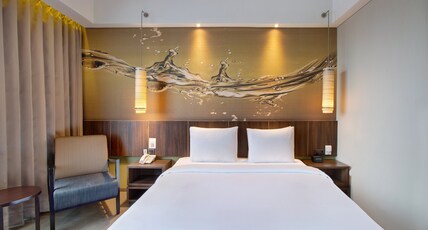 Holiday Inn BANDUNG PASTEUR Room Type - 1 Queen Standard