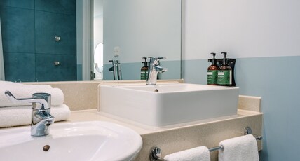 Holiday Inn WINCHESTER Room Type - 2 Double Standard Accessible
