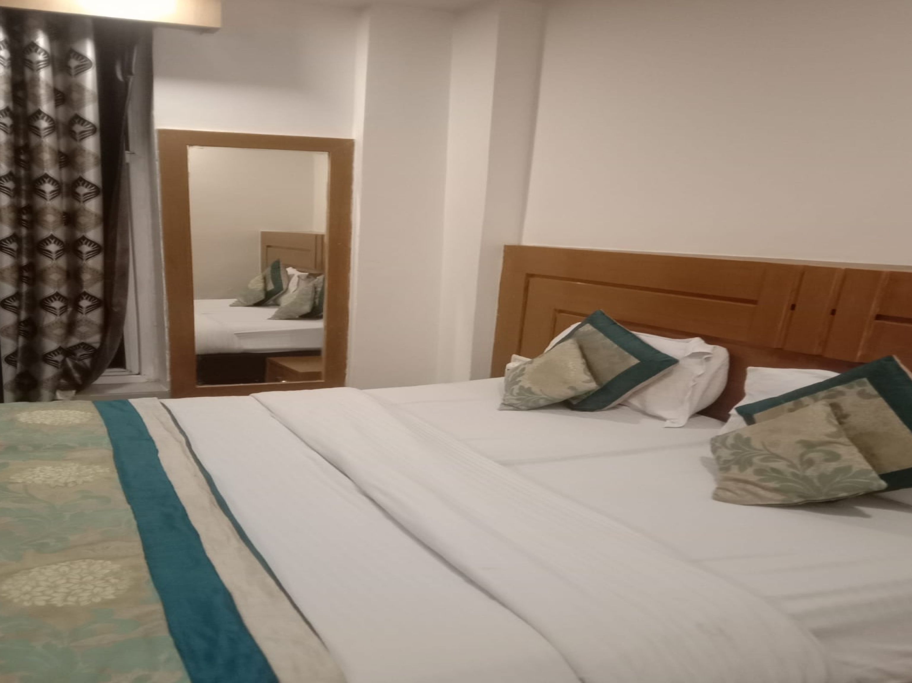 Hotel O Home Flourish By Stay In Near Iskcon Temple Noida - Tap to explore photos