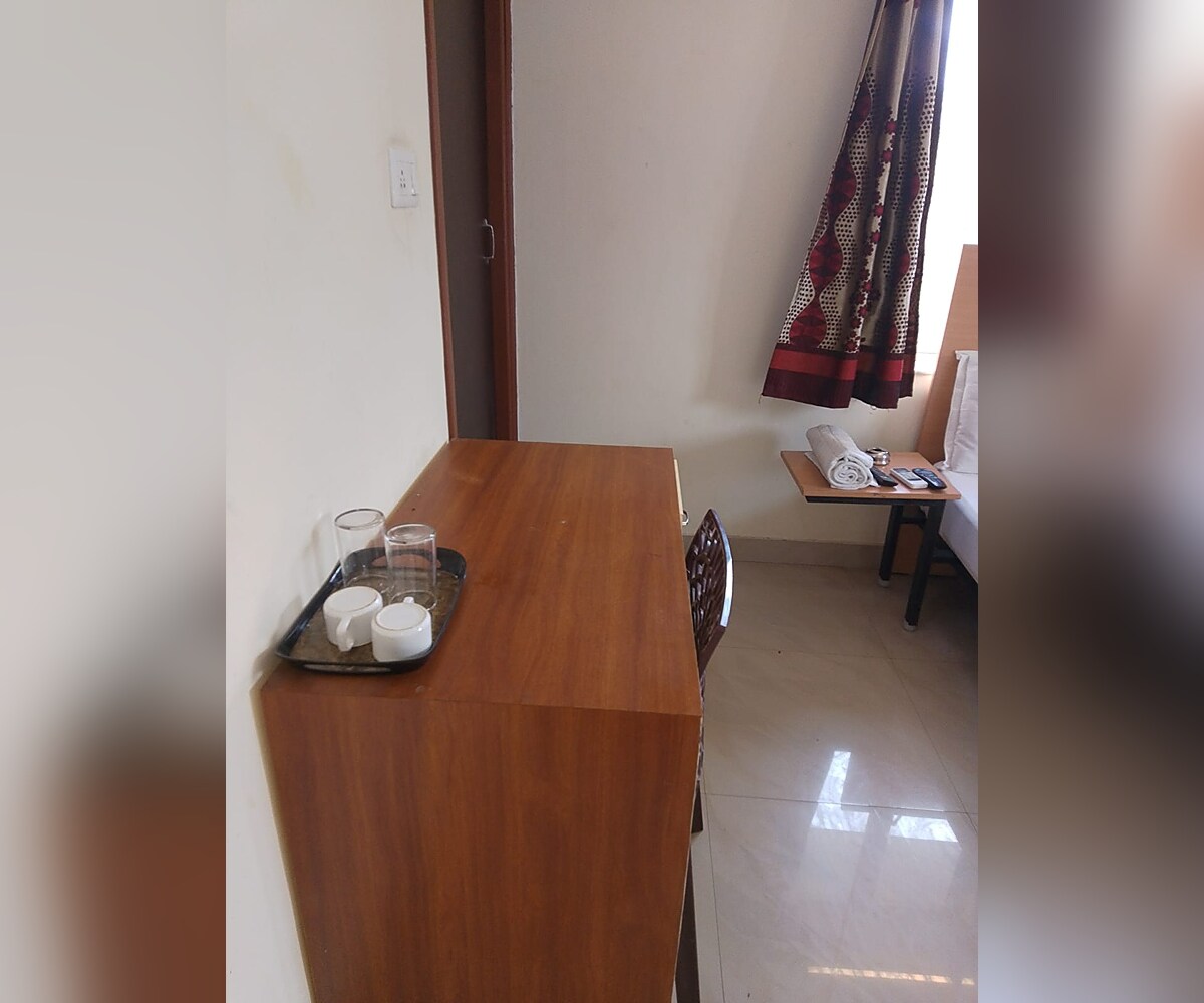 Entire 3bhk Apartment in Newtown - Tap to explore photos