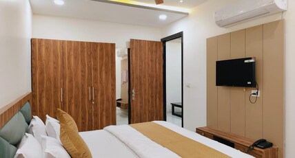 HOTEL SIGNATURE Room Type - Deluxe Room