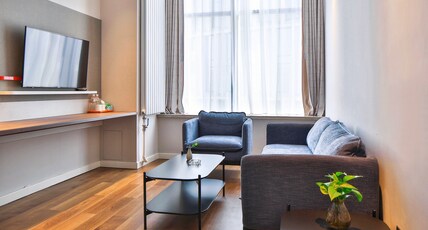 Holiday Inn Express Harbin Qunli Room Type - 1 King Suite Additional Living Area