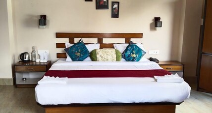 Green View Residency Room Type - Super Deluxe Room
