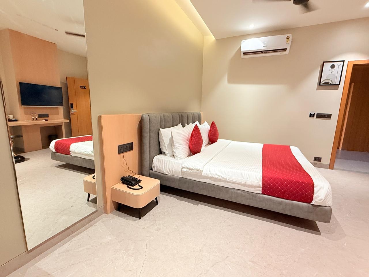 THE RED OAK HOTEL, Near AIIMS - Tap to explore photos