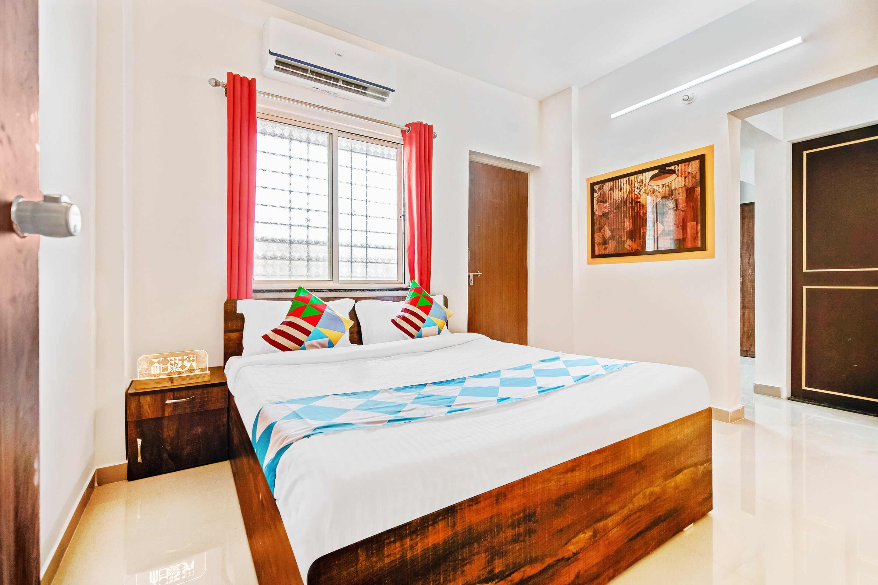 Hotel O Home Elegant RK Fursungi - Tap to explore photos