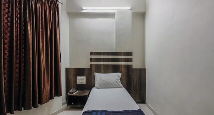 Hotel Mayura Room Type - Deluxe Double AC Room