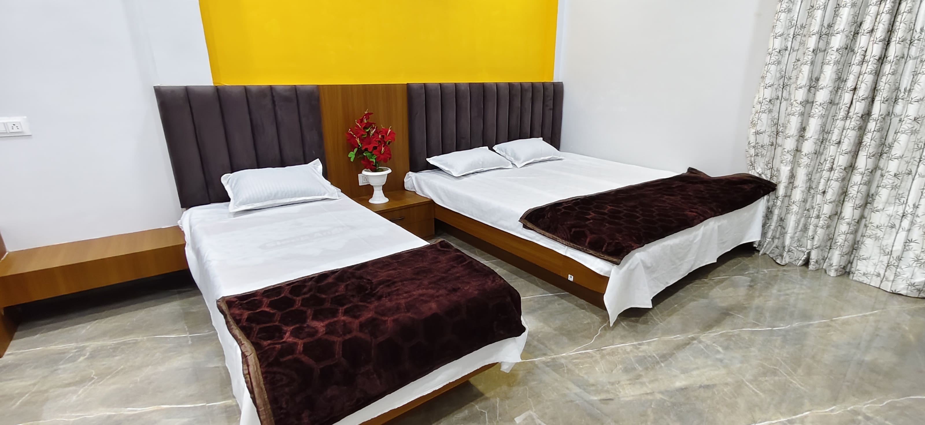 Hotel vairadhya shri - Tap to explore photos