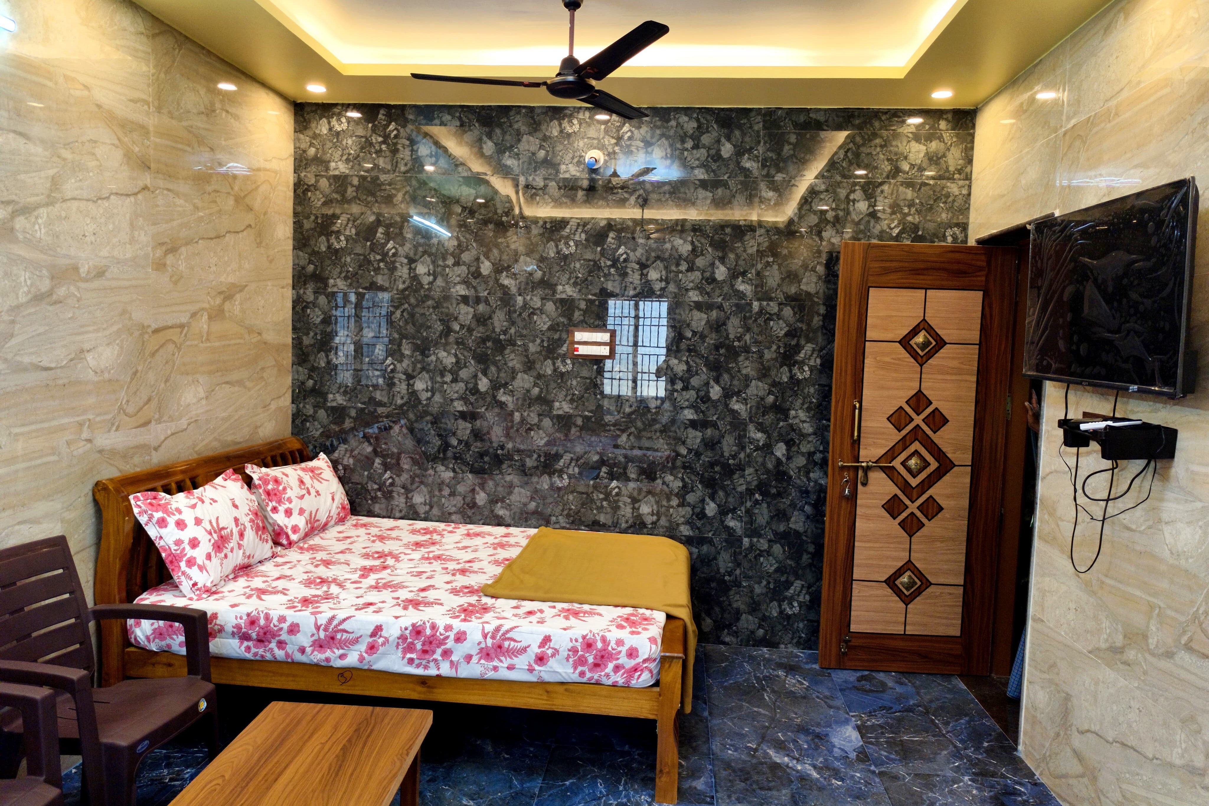 DK Grand Palace - Tap to explore photos