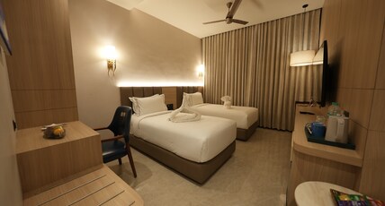 Pride Elite, Raipur Room Type - Superior Twin Room