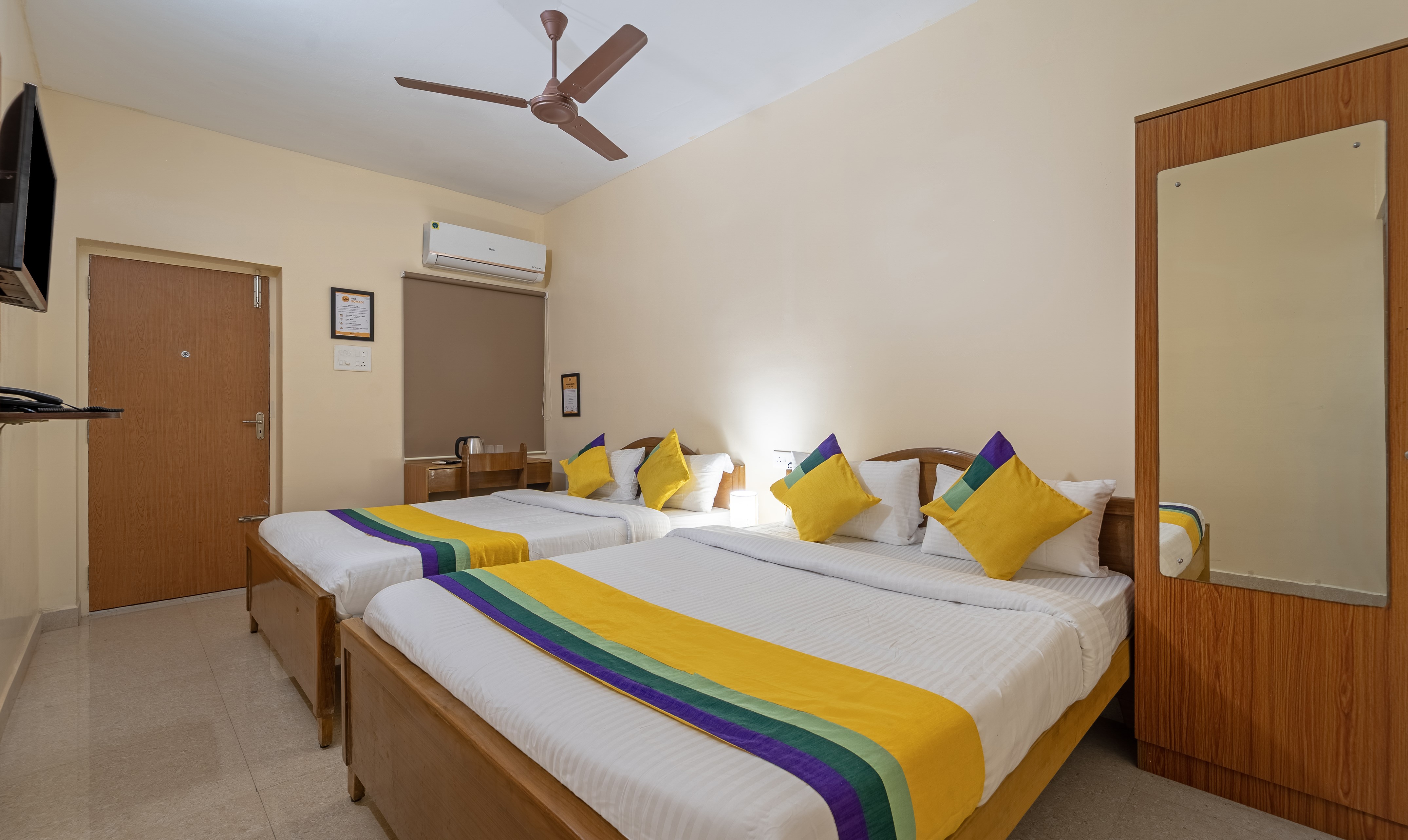 Itsy Hotels Everest Leela Residency - Tap to explore photos