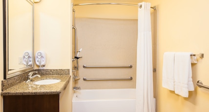 Staybridge Suites El Paso Airport Room Type - 1 King Studio Suite Comm Accessible Tub