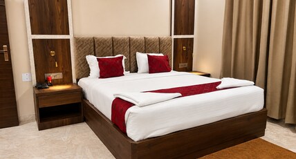 HotelRadhey Room Type - Deluxe Room