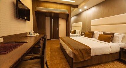 Hotel Centre Point Room Type - Executive Business Room with Work Desk