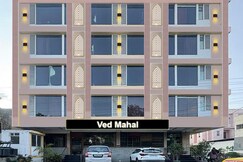 Ved Mahal.