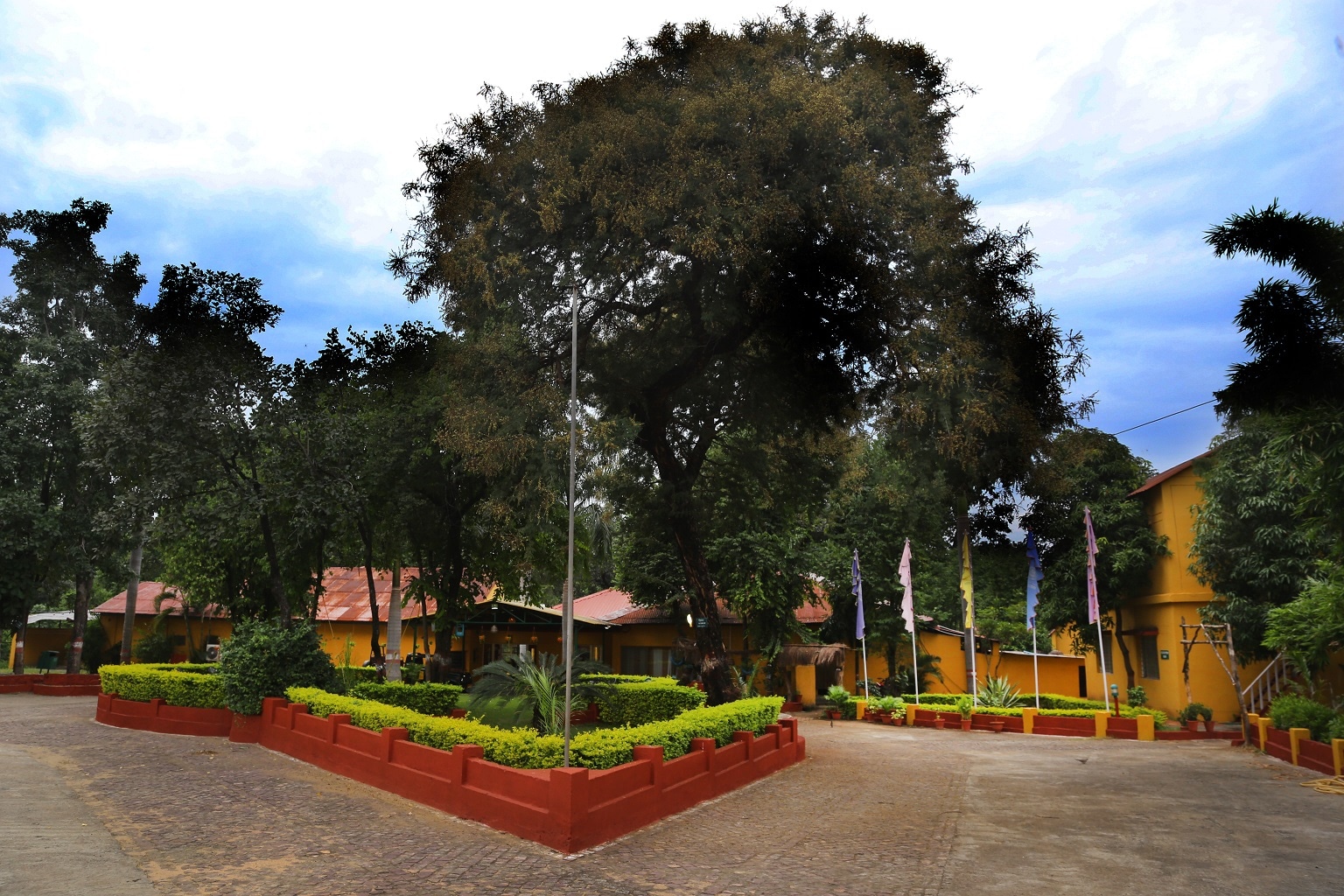MPT Kiplings Court, Pench (2 Kms from National Park) - Tap to explore photos