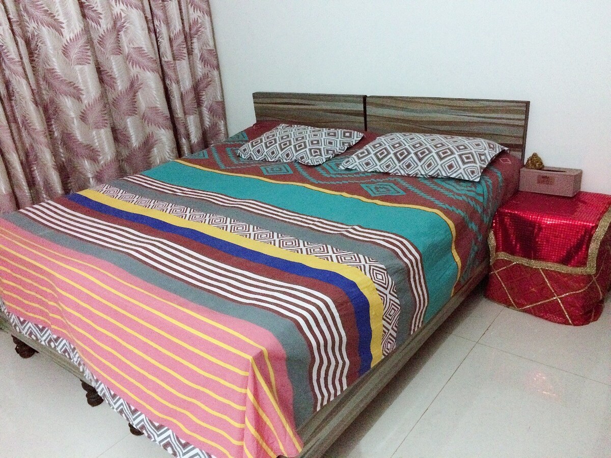 Goregaon West Private Bedroom Apartment - Tap to explore photos