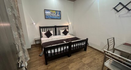 Luxury Taj Home Stay Room Type - Deluxe Double Room