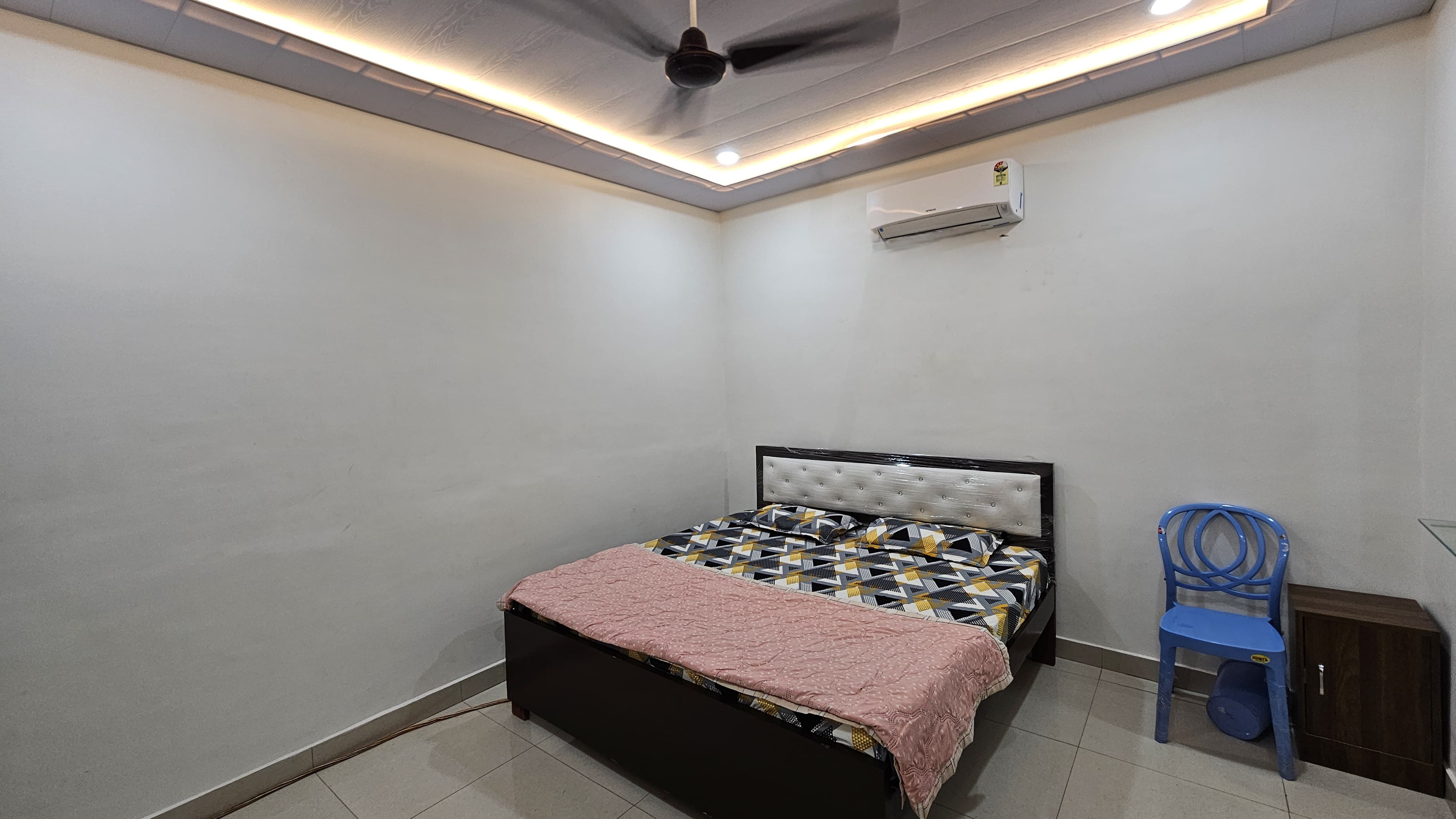 Harman Guest House - Tap to explore photos