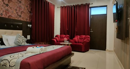 Rakus Place Hotel and Cafe Room Type - Super Deluxe Room with Balcony