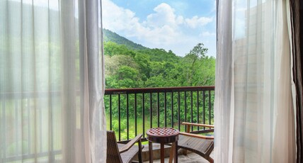 Holiday Inn Resort Chaohu Hot Spring Room Type - 1 King Premium Mountain View