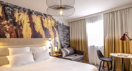 Mercure Cavaillon Hotel Room Type - Classic Room with 1 double bed and 1 single bed Mercure Cavaillon Hotel Room Type - Classic Room with 1 double bed and 1 single bed