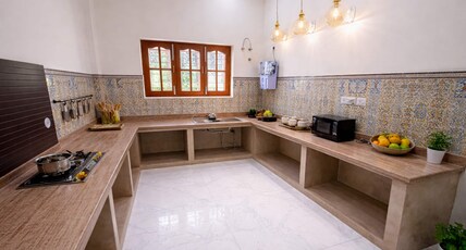 Luxury Private Villa with Lawn Next to Expo Mart Room Type - Luxury Private Villa with Lawn Next to Expo Mart