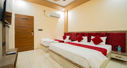 HOTEL GALAXY 700 Room Type - Luxury Triple Room