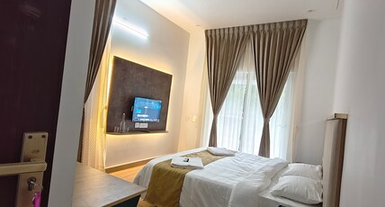 Sunshine Villa Room Type - 204 King Bed With balcony