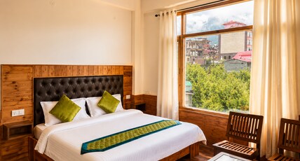 The Eagle Stay Room Type - Deluxe Room with Mountain View