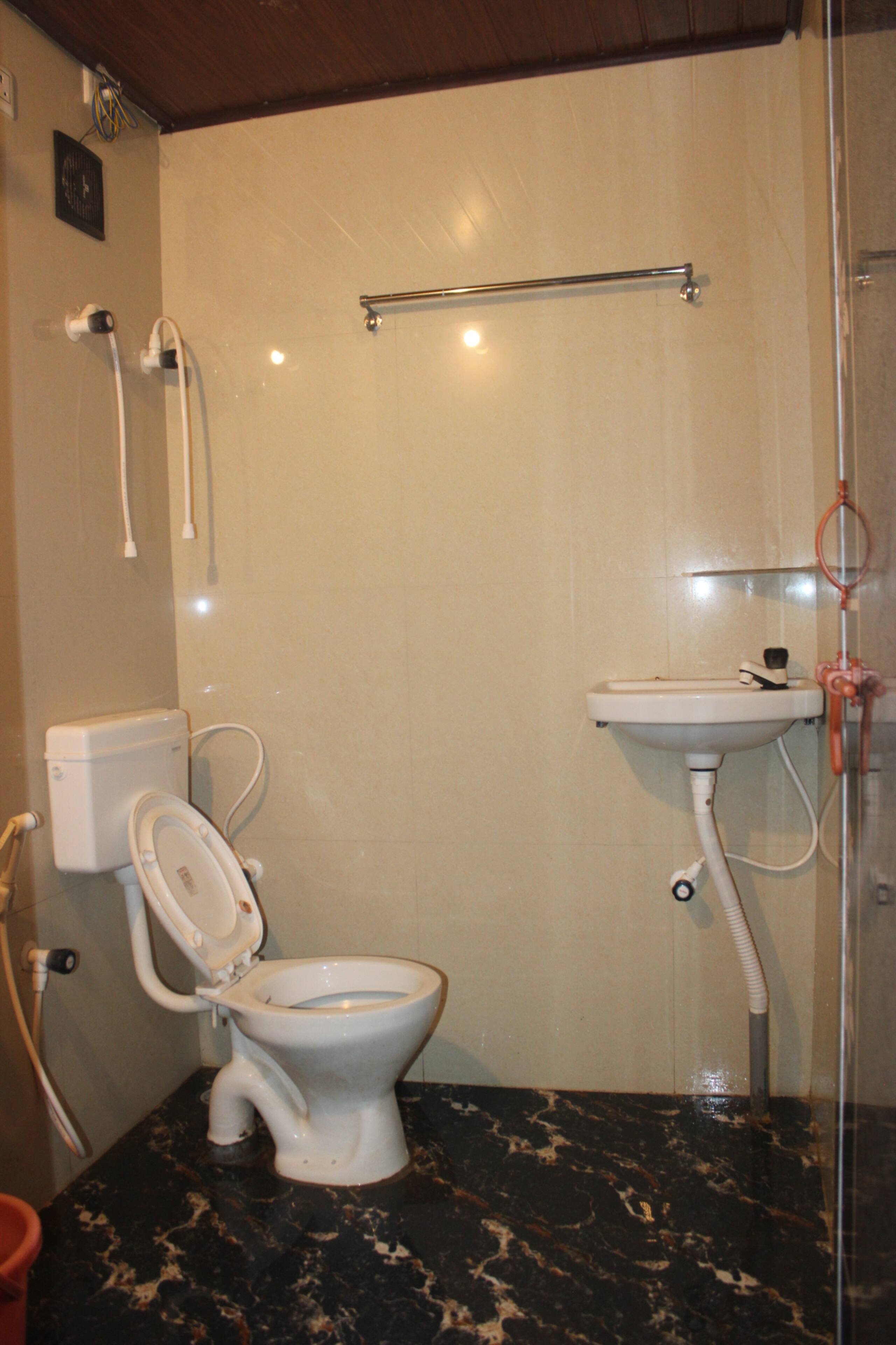 Cozinn B109 AC Duplex near Gokarna Beach - Tap to explore photos