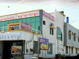 DEEP HOTEL - Tap to explore photos