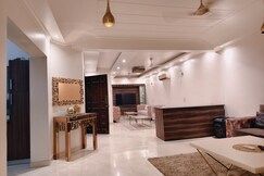 Entire 3 BR Service Apartment GK 1