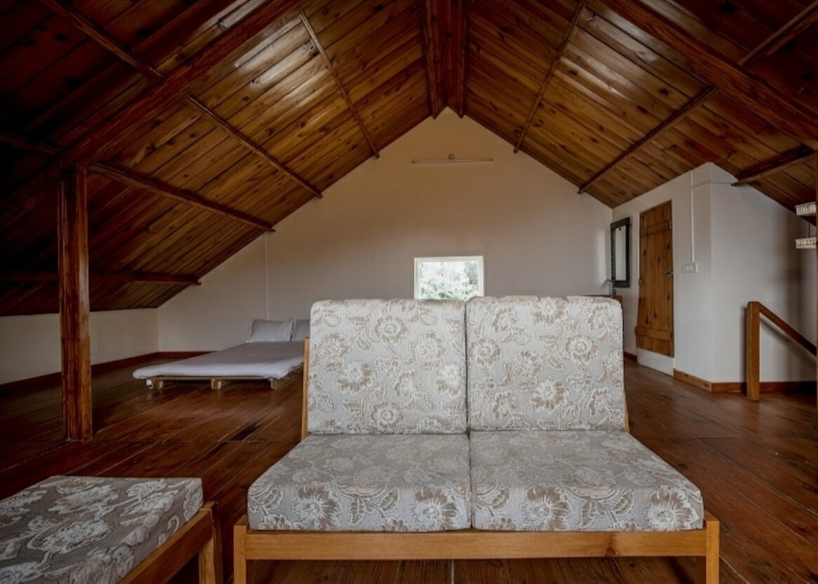 3BHK Hilltop Cottage with Scenic Mountain Views - Tap to explore photos