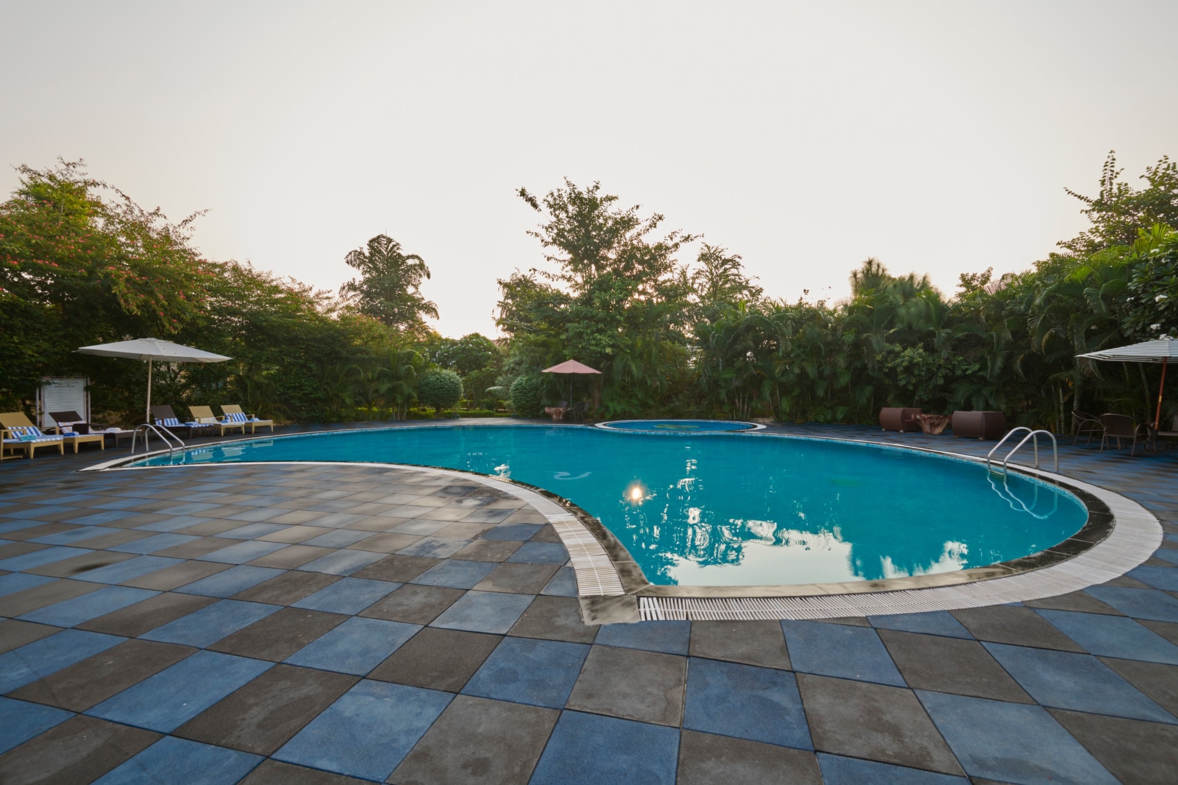 AACORN HIDEAWAY RESORT & SPA - Tap to explore photos