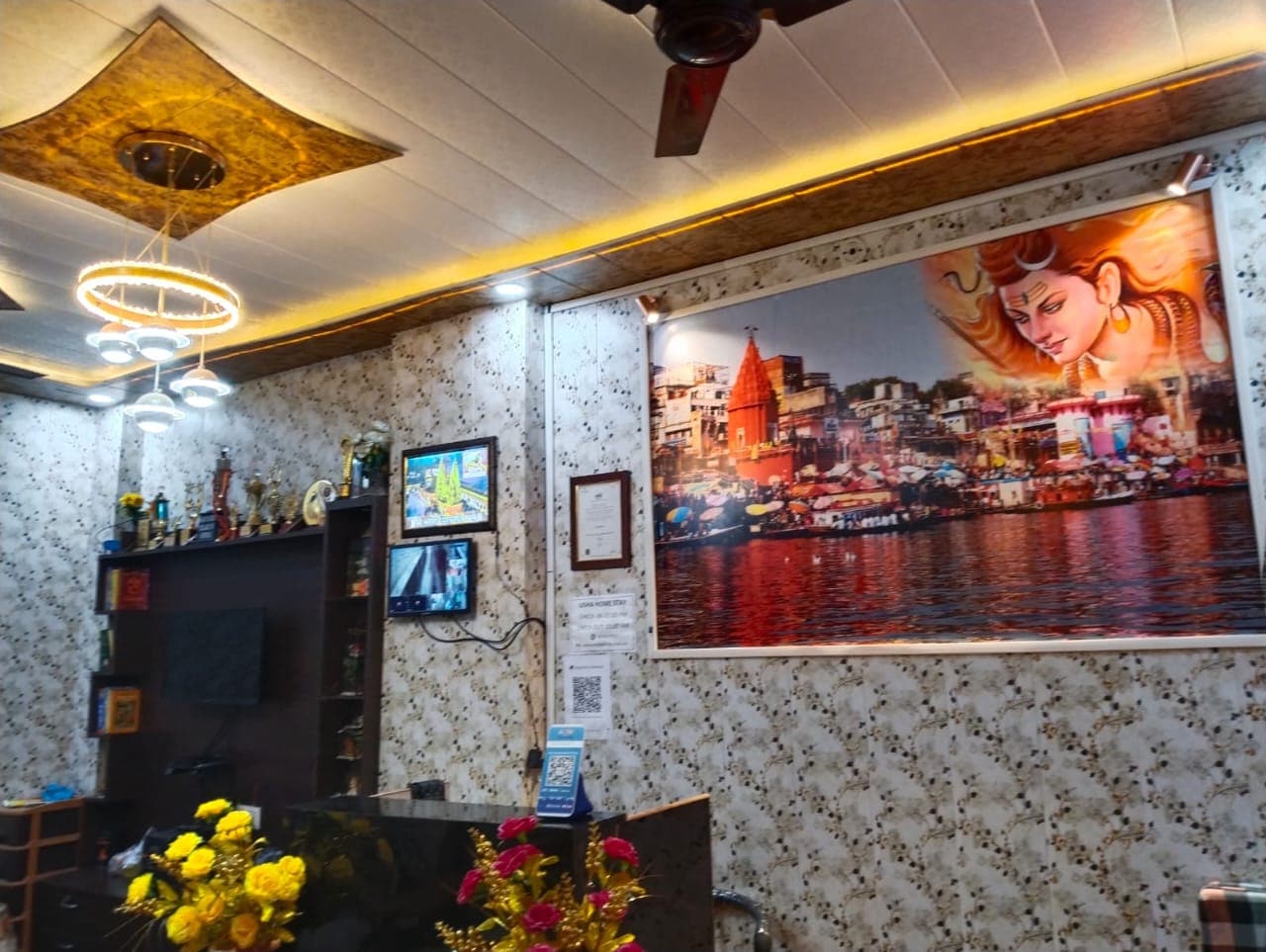 Usha Home Stay - Tap to explore photos