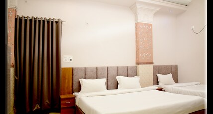 Hotel Mani Room Type - Deluxe Triple Bed