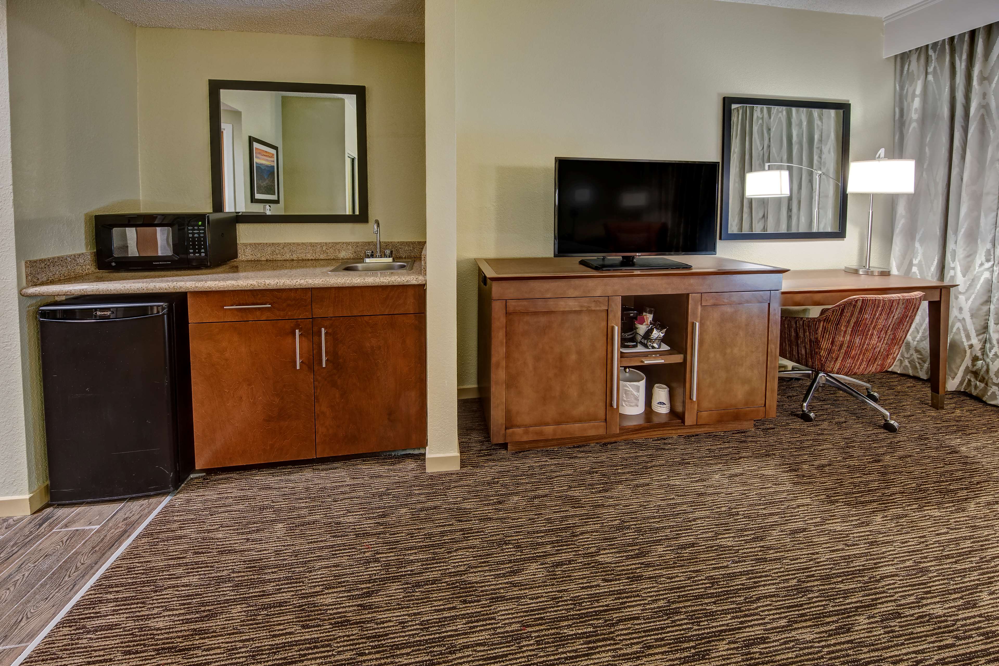 Hampton Inn Concord/Kannapolis - Tap to explore photos