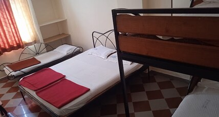 Shanti Comforts, Davangere Room Type - 5 Bedded Non AC Room