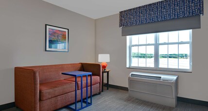 Hampton Inn Bath (Brunswick Area) Room Type - 1 KING STUDY VIEW NONSMOK