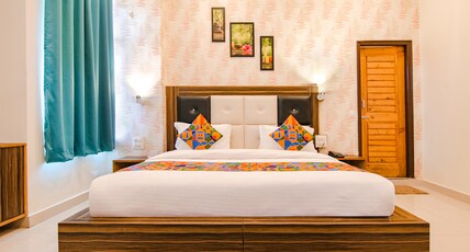 Rakus Place Hotel and Cafe Room Type - Deluxe Room with Balcony