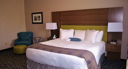Best Western DuBois Hotel Room Type - Accessible - 1 King, Mobility Accessible, Bathtub, Microwave And Refrigerator, Wi-Fi, Non-Smoking, F Best Western DuBois Hotel Room Type - Accessible - 1 King, Mobility Accessible, Bathtub, Microwave And Refrigerator, Wi-Fi, Non-Smoking, F