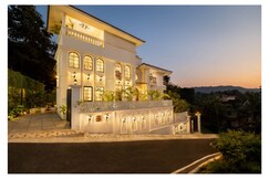 5BHK Lux Villa by Goaquarter |Pool| Butler|Siolim