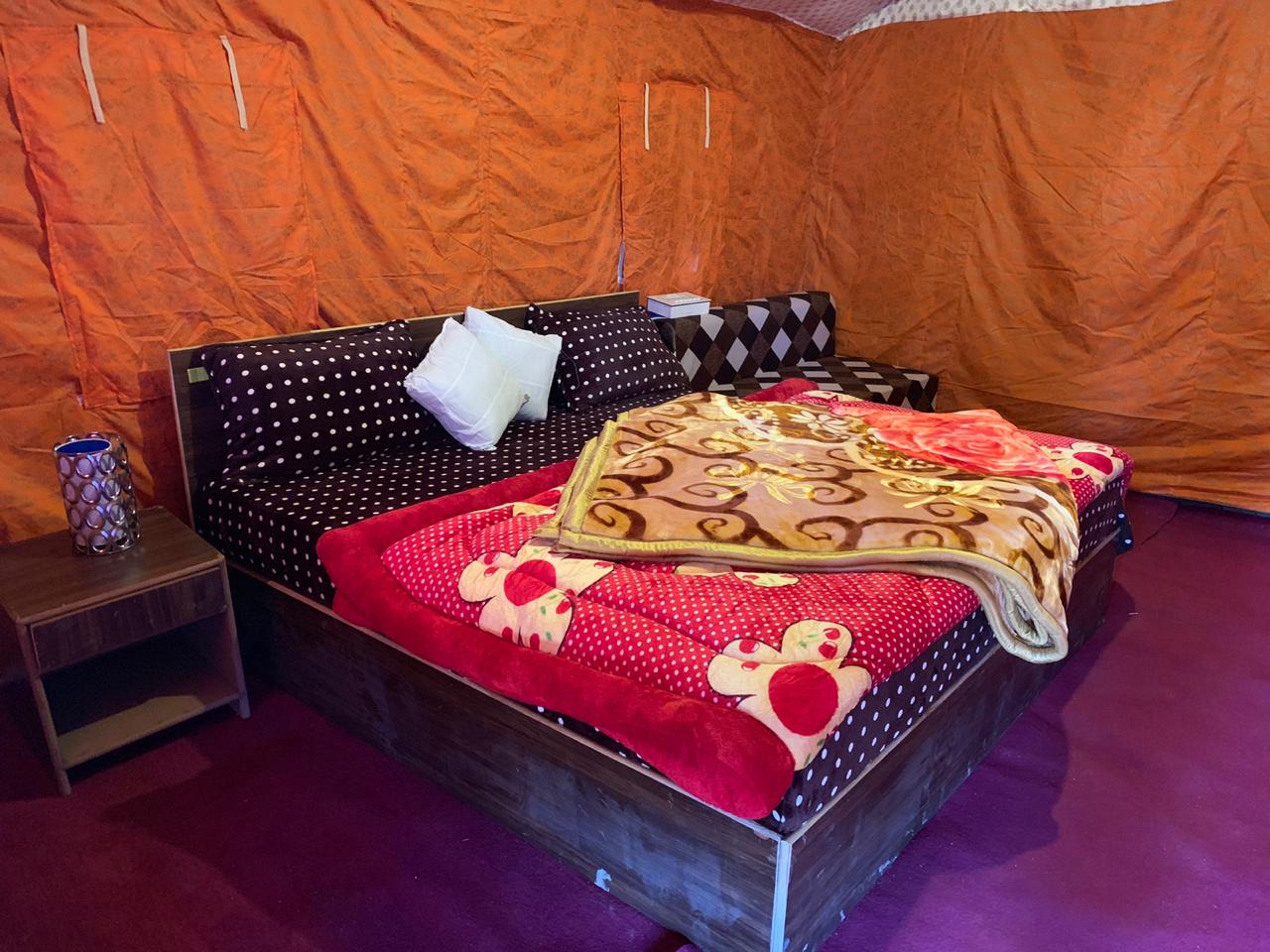 MAPLE LEAF, AULI - Tap to explore photos